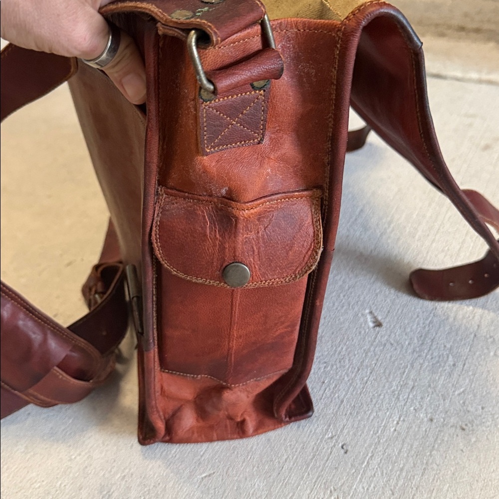 Vintage Tan Leather Messenger Bag - Picture 5 of 7